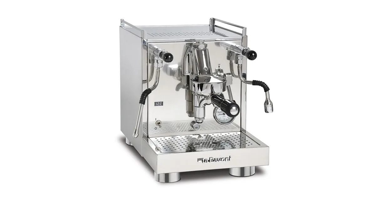 La Pavoni Cellini Evo PID i rustfritt stål, sett skrått forfra med spaker for damp og varmt vann
