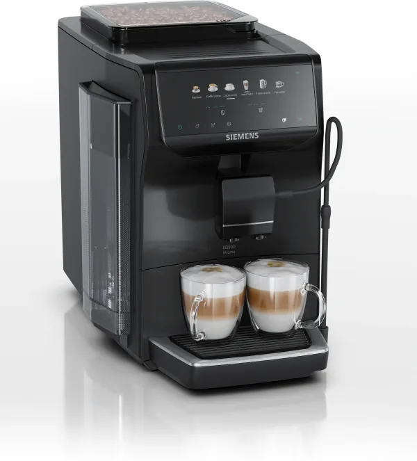 Siemens EQ500 iAroma TP551E09 i pianosvart, med to latteglass under utløpet