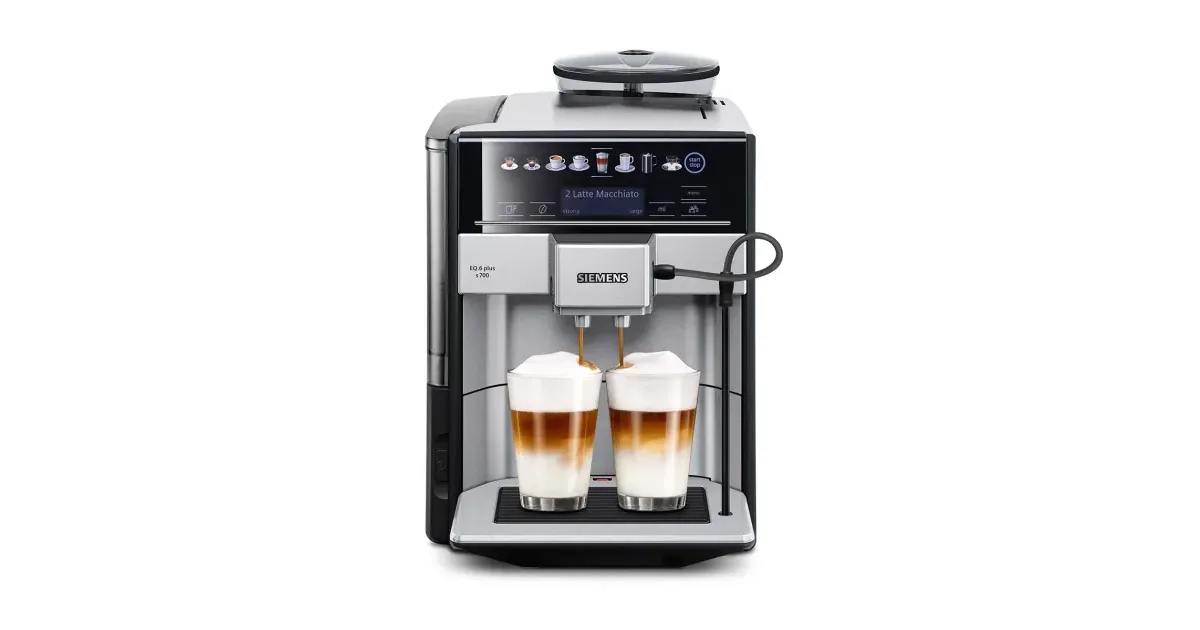 Siemens EQ6 plus s700 TE657313RW i rustfritt stål, med to latte macchiato under utløpet
