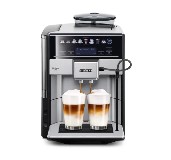 Siemens EQ6 plus s700 TE657313RW i rustfritt stål, med to latte macchiato under utløpet
