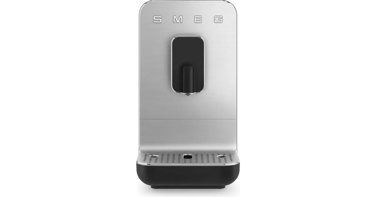 Smeg BCC11 i matt sort med front i børstet metall, sett rett forfra